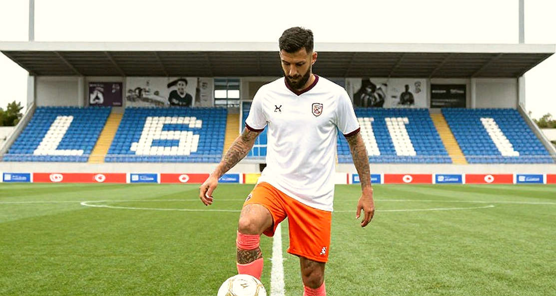 Ba giây sau cú cướp bóng: Vì sao phản công V-League chết ở đường chuyền thứ hai