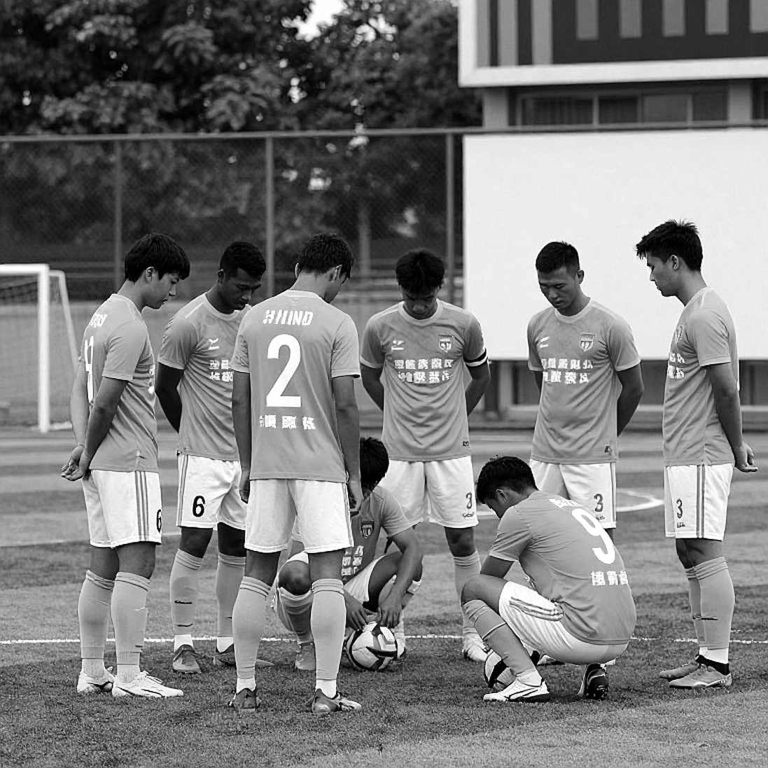 Khoảng trống giữa các tuyến: đọc V.League bằng hình học không gian khi dữ liệu còn thiếu