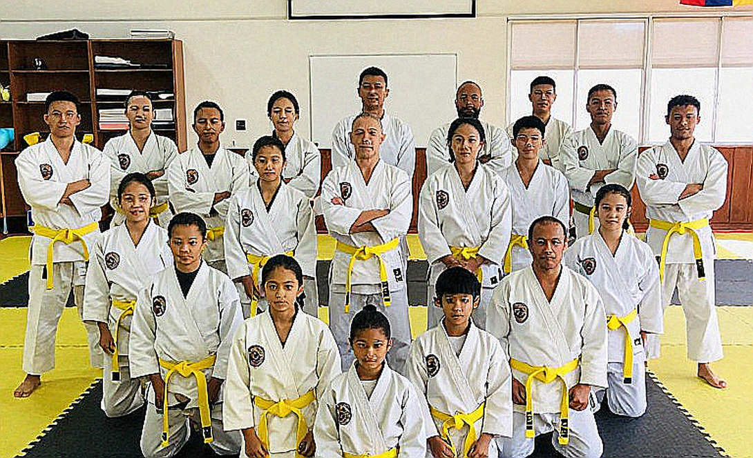 Tấm tatami cuộn lại ở Budokan: Karate, Olympic và bảy năm biết trước ngày chia tay Tấm tatami cuộn lại ở Budokan: Karate, Olympic và bảy năm biết trước ngày chia tay