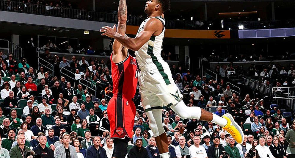 San Miguel ngược dòng từ 20 điểm trước NLEX: pha bóng 0:05.2 và 133 điểm bị ghi San Miguel ngược dòng từ 20 điểm trước NLEX: pha bóng 0:05.2 và 133 điểm bị ghi