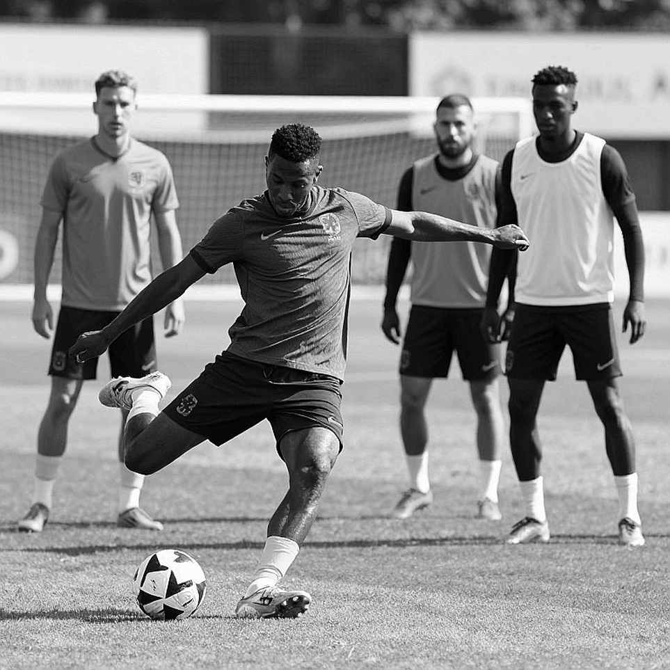 Silence at Bayern: When Lehmann Talks About a Communication Problem, Kompany Answers With a Contract Until 2029