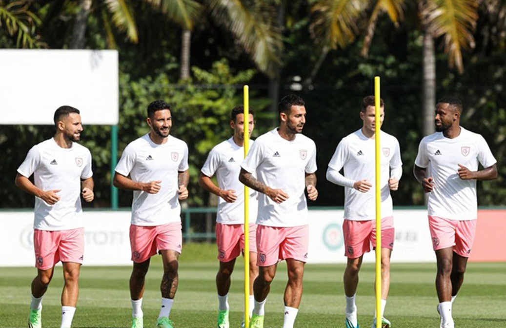 Cucurella, hai phiên bản và một hậu vệ cánh phụ thuộc hệ thống
