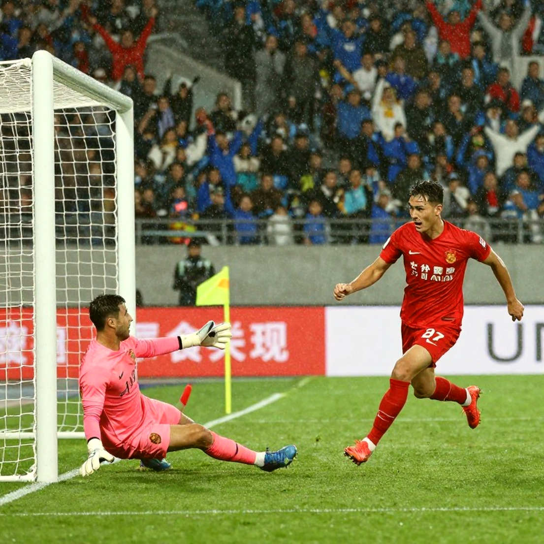 V.League và bài toán xuất khẩu cầu thủ: Giá trị nằm ở người bán, không ở người mua