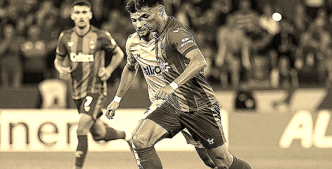 Một quả phạt góc, một bản hợp đồng dự bị: Cách Persib Bandung mua ba điểm bằng thứ không nằm trong băng hình Một quả phạt góc, một bản hợp đồng dự bị: Cách Persib Bandung mua ba điểm bằng thứ không nằm trong băng hình