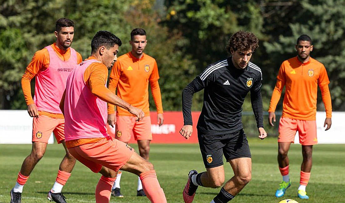 Khi 'công thần' chạm trán 'ngôi sao': Đại chiến derby Hà Nội và hai mô hình bóng đá trái ngược