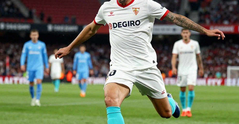 CAHN và Kashima Antlers: Khoảng cách 3,4 lần nằm ở đôi chân, không ở sân cỏ CAHN và Kashima Antlers: Khoảng cách 3,4 lần nằm ở đôi chân, không ở sân cỏ